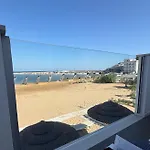 לינה וארוחת בוקר Marina Seaside *