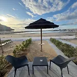 לינה וארוחת בוקר Marina Seaside