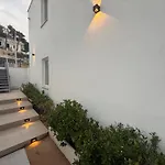 Marina Seaside לינה וארוחת בוקר פסקיצ'י
