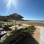 לינה וארוחת בוקר Marina Seaside *