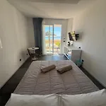 לינה וארוחת בוקר Marina Seaside